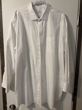 Men's White Dress Shirt with Chest Pocket - Classic Tailored Fit
